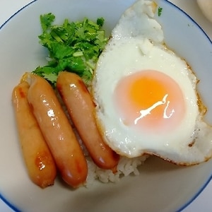 5分で完成★ウィンナー目玉焼き丼